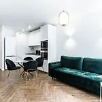 Pure Apartment *